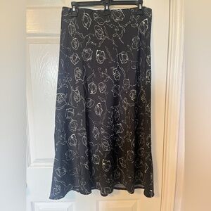 Black lined skirt with delicate cream flower pattern; L